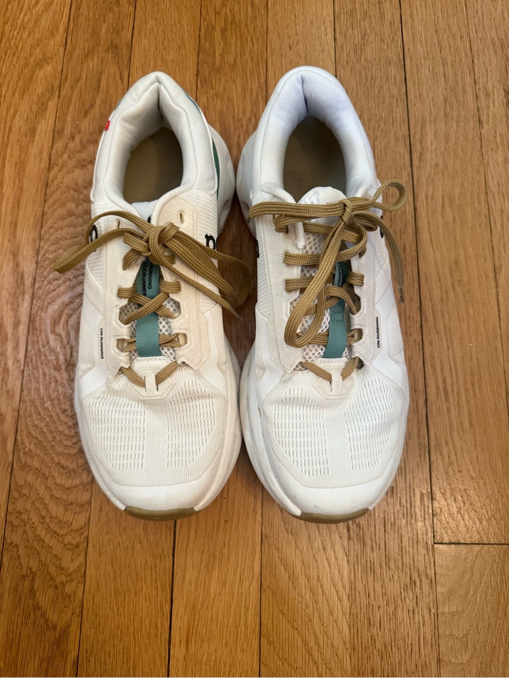 On Running women’s- Cloudrunner 2 Sneaker - Picture 2 of 9